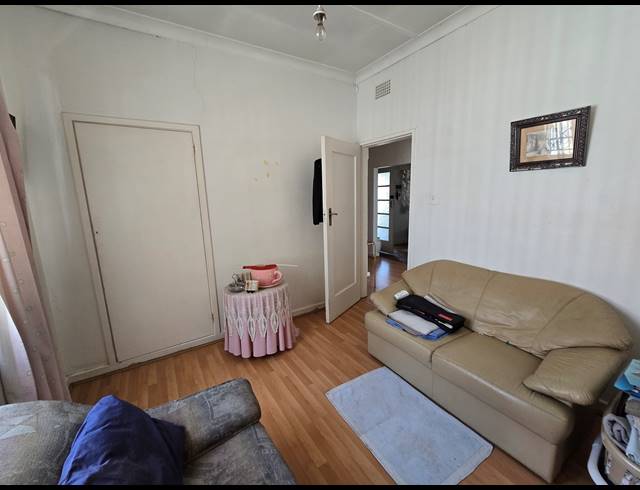 3 BEDROOM FREEHOLD FOR SALE IN REWLATCH